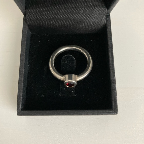 Sterling silver w/garnet ring - Picture 2 of 2